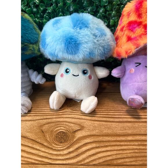 Huge Bundle of 7 Living On The Veg Plush Mushroom Plush Series 1 - Picture 4 of 11